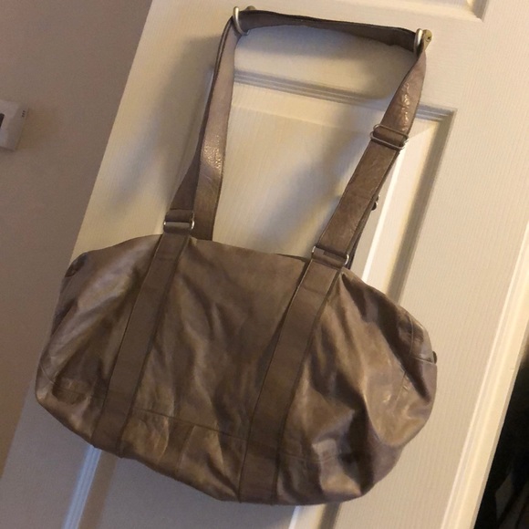 M0851 gray/mauve leather tennis/duffel bag/purse - Picture 2 of 9